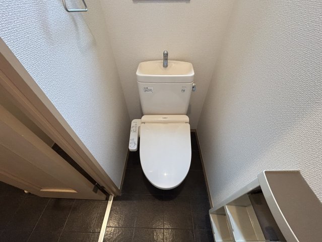 トイレ　同物件別部屋写真