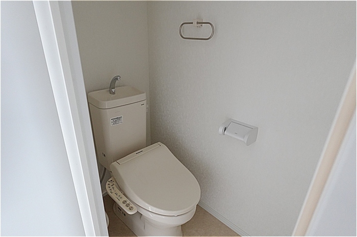 トイレ　温水洗浄暖房便座のトイレ