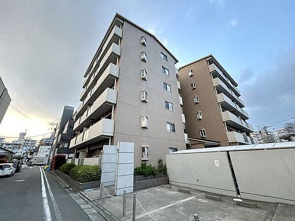 建物外観　オートロック付きです