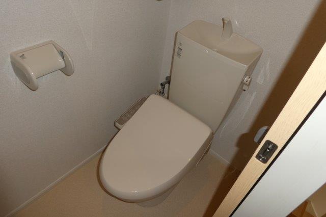 トイレ　温水洗浄便座