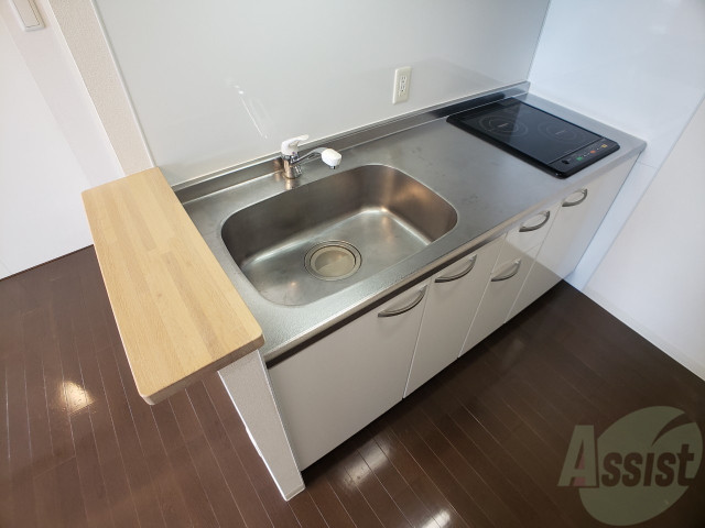 キッチン　キッチンにはＩＨクッキングヒーターもついています。