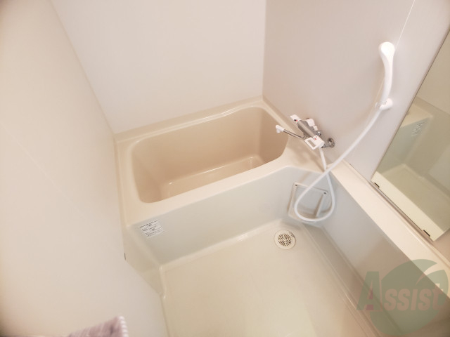 バス・シャワールーム　お風呂になります。一日の疲れを癒してくださいね。