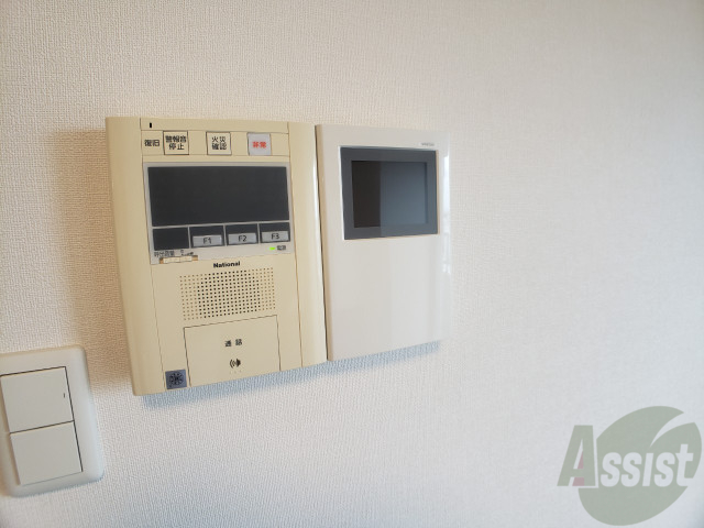 セキュリティ　ＴＶモニター付インターホンです。来客者の顔が見えるので安心！