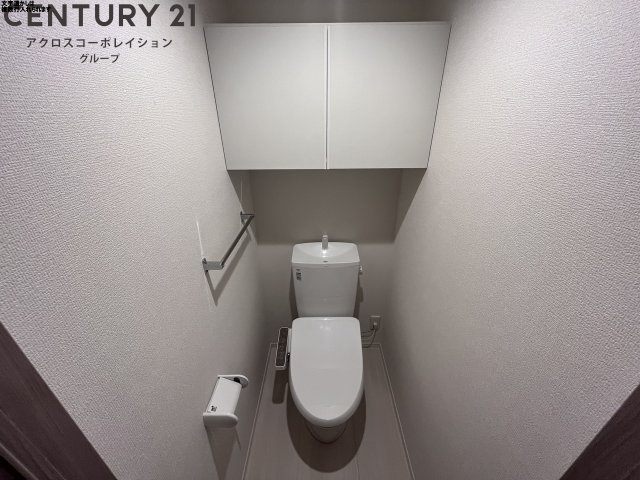 トイレ　温水洗浄便座付きで便利です♪