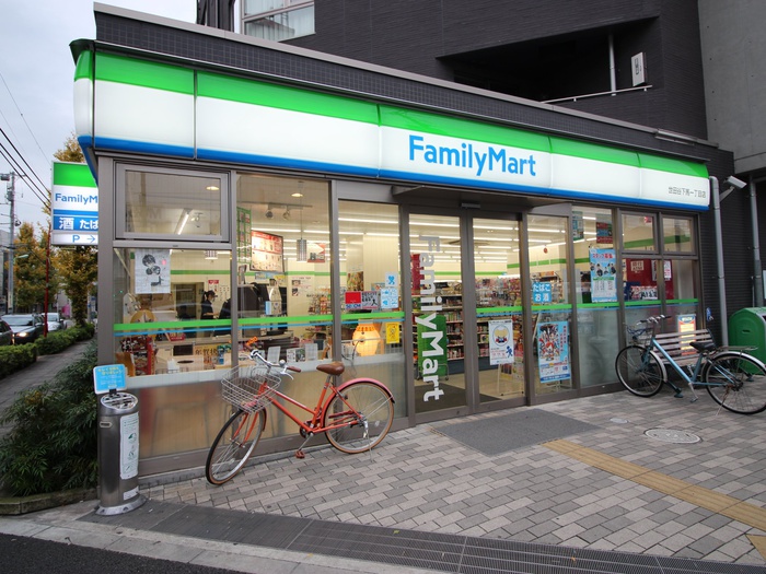 コンビニ　ファミリーマート下目黒6丁目店（コンビニ）まで150m
