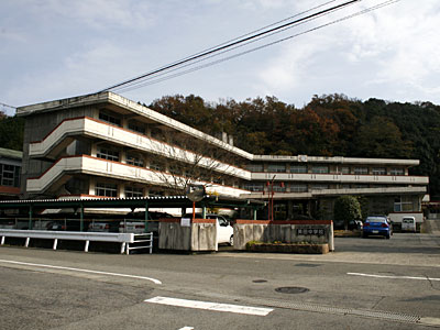 中学校　英田中学校（中学校）まで852m