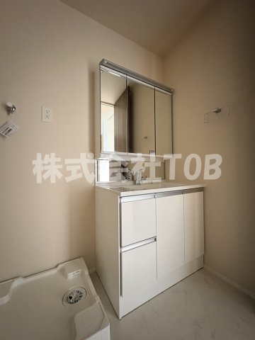 洗面設備　2F　3面鏡シャンプードレッサー