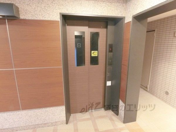 ロビー　エレベーター