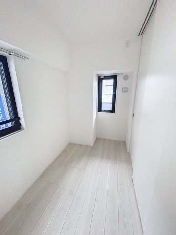 その他部屋・スペース　開放的な寝室です