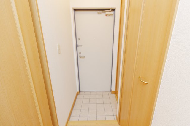 玄関　別部屋の参考写真になります