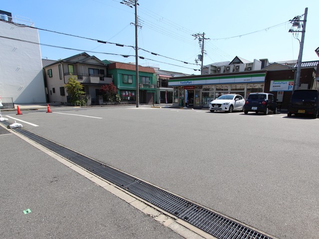 コンビニ　ファミリーマート長田久保町店（コンビニ）まで266m