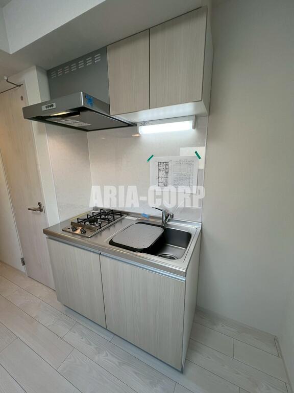 キッチン　システムキッチン・冷蔵庫スペースもしっかりございます！