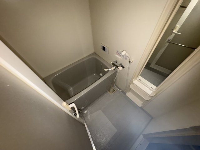 バス・シャワールーム　コンパクトで使いやすいお風呂です