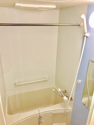 バス・シャワールーム　浴室乾燥機付きです。