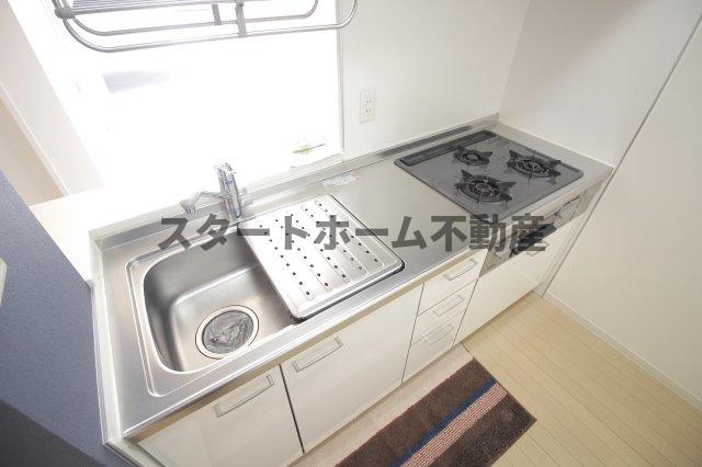 キッチン　コンパクトなキッチンで掃除もラクラク