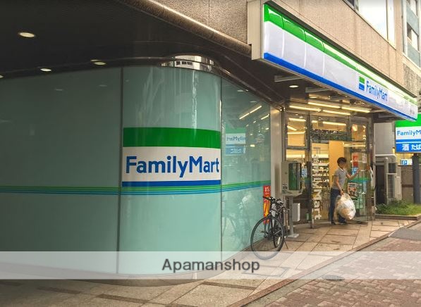 コンビニ　ファミリーマート新宿十二社店（コンビニ）まで129m