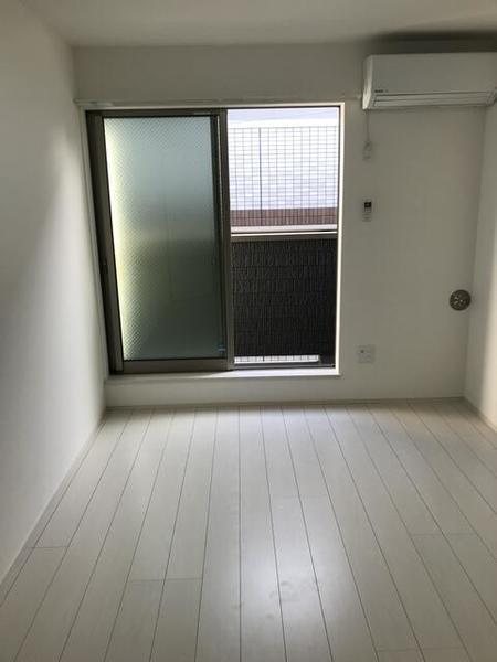 居室・リビング　エアコン完備で一年中快適にお過ごしいただけます。