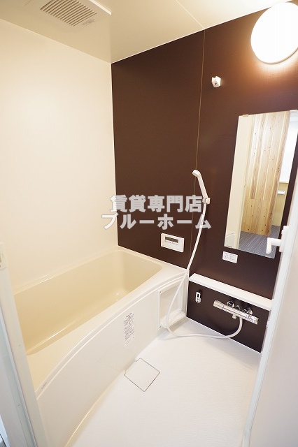 バス・シャワールーム　追炊き機能付きバス！