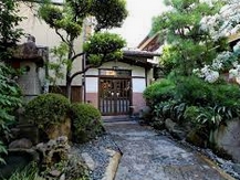 飲食店　あつた蓬莱軒 本店（飲食店）まで728m