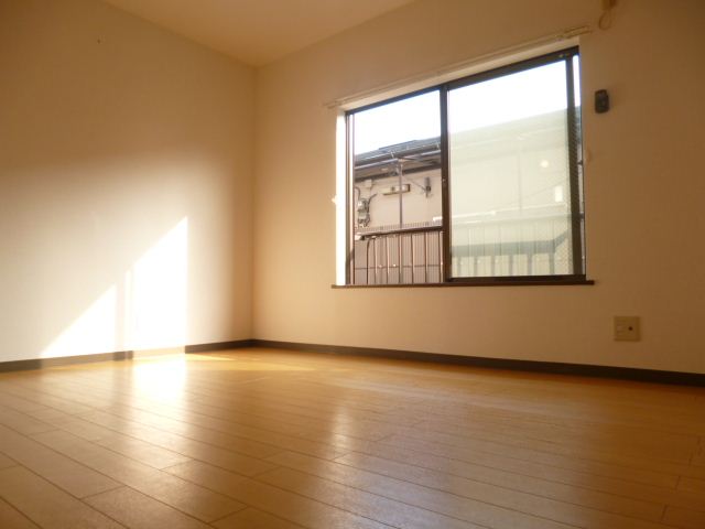 居室・リビング　白を基調とした清潔感のあるお部屋