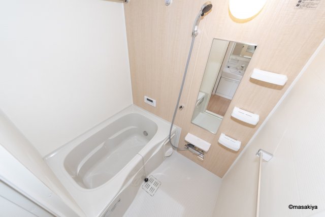 バス・シャワールーム　お風呂　追い焚き・浴室乾燥機付きです。