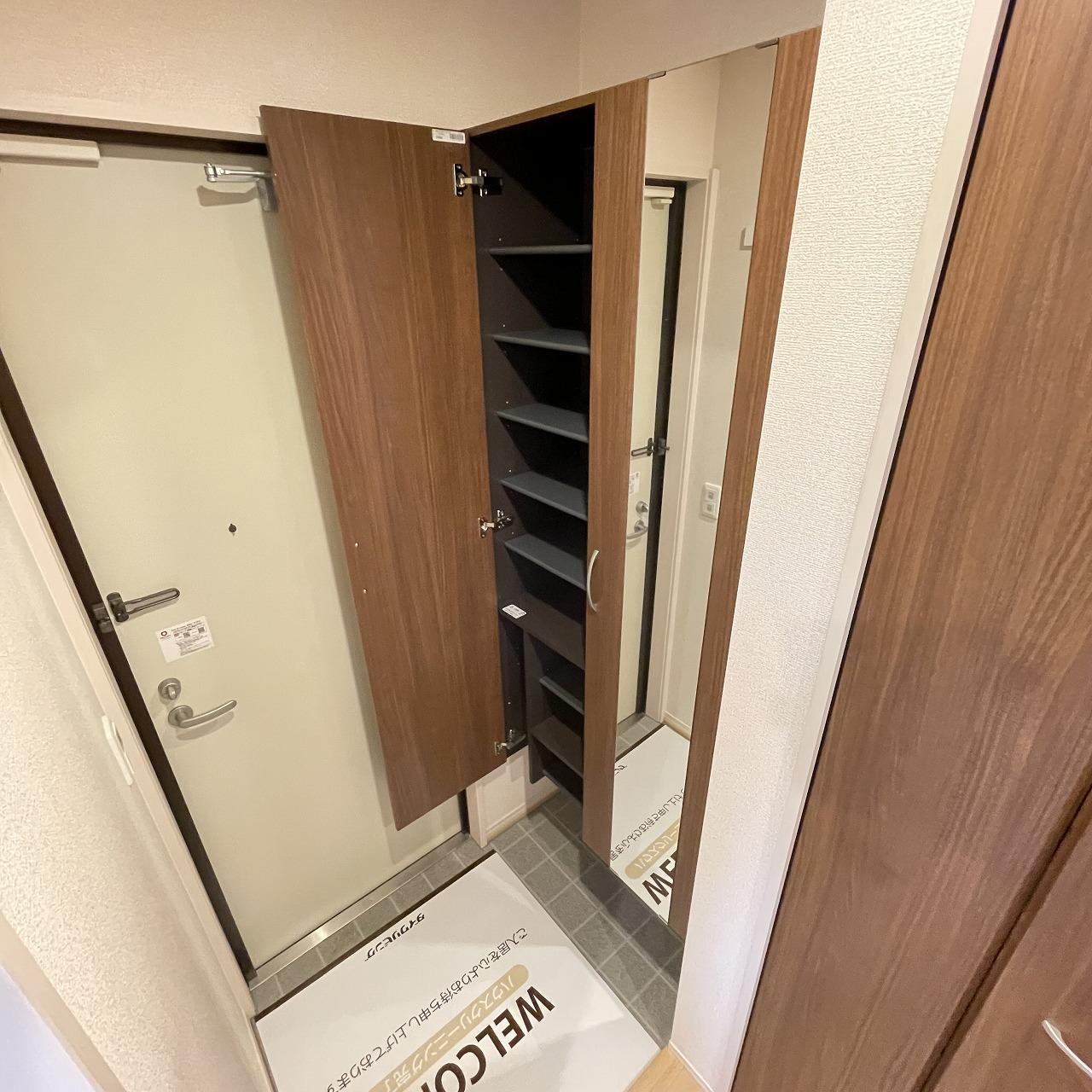 玄関　※写真は同シリーズ類似物件を含む為現況優先とさせて頂きます