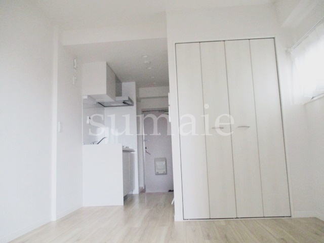 その他部屋・スペース　7.4帖の洋室の床はフローリングです☆