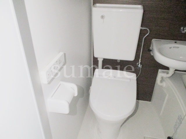 トイレ　温水洗浄便座付きです☆