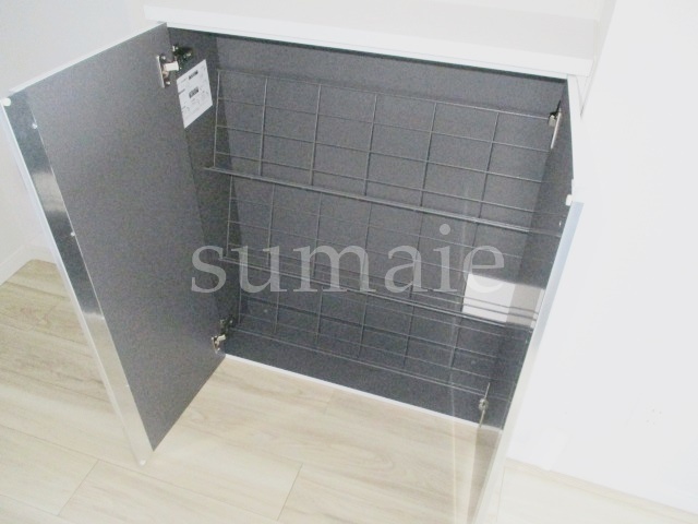 玄関　玄関横の収納です☆