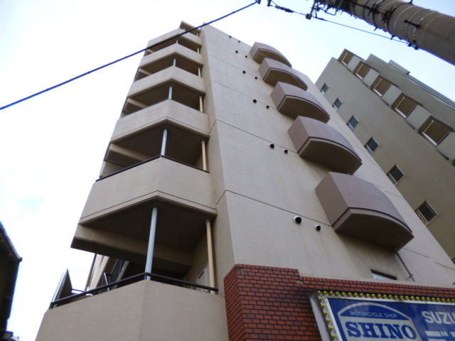 建物外観　鉄筋コンクリート造7階建て！