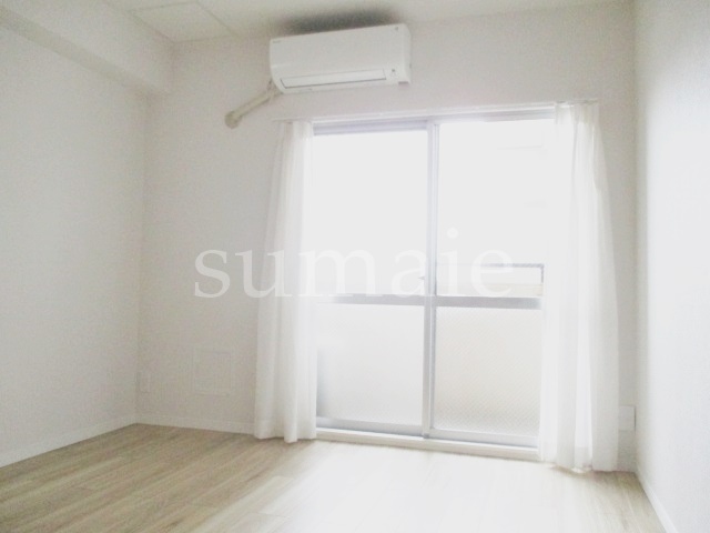 居室・リビング　7.4帖の洋室です☆