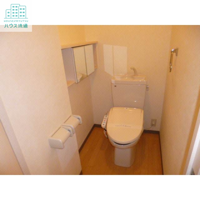 トイレ　※写真は別号室です