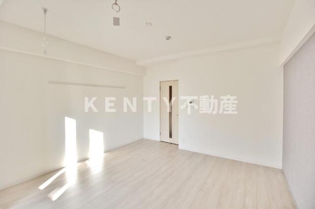 居室・リビング　こちらの居間で趣味の時間をお楽しみください