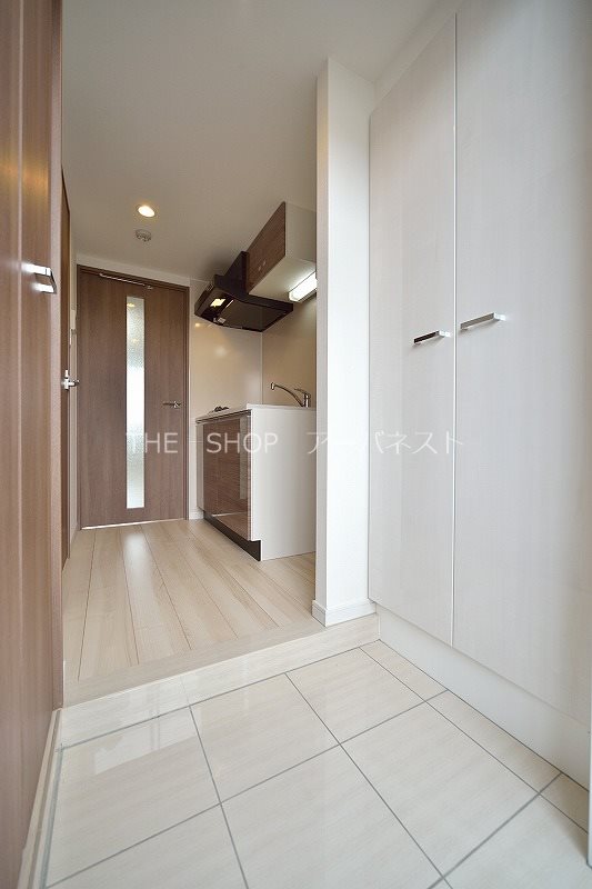 玄関　人感センサー照明付き！