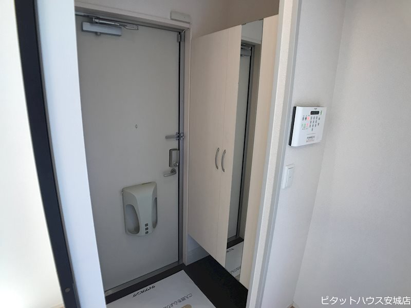 玄関　同物件別部屋