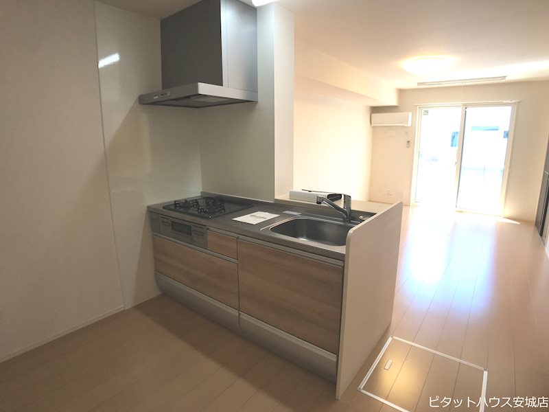 キッチン　同物件別部屋