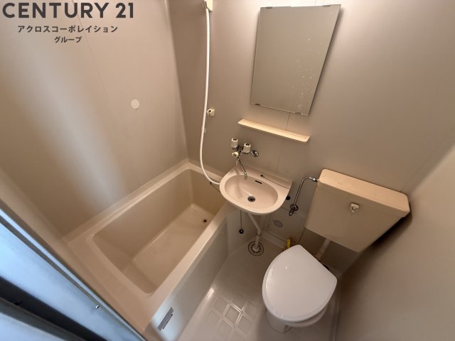 バス・シャワールーム　シンプルなユニットバス