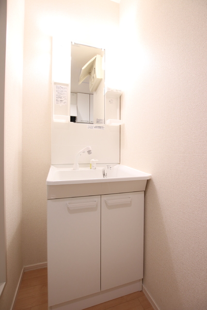 洗面設備　シャワー付き洗面化粧台