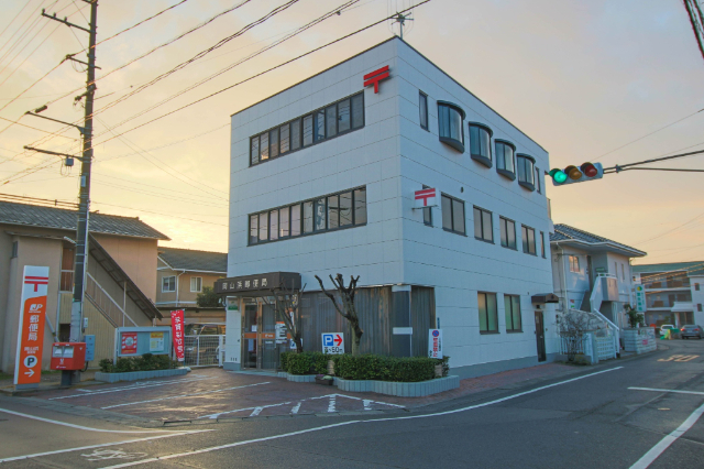 郵便局　岡山浜郵便局（郵便局）まで660m