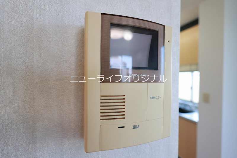 セキュリティ　来訪者を確認出来るモニター付きのインターホンで安心！