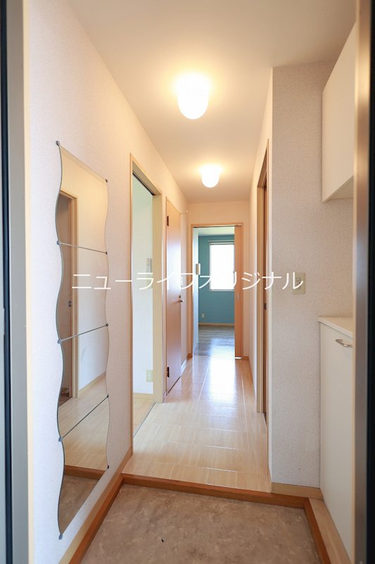 玄関　身だしなみチェックに便利な全身ミラー付きの玄関！