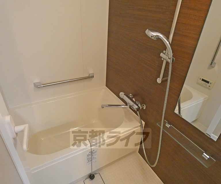 バス・シャワールーム　・お部屋によっては家具家電がついております。