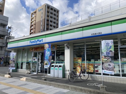 コンビニ　ファミリーマート伏見通大須店（コンビニ）まで124m