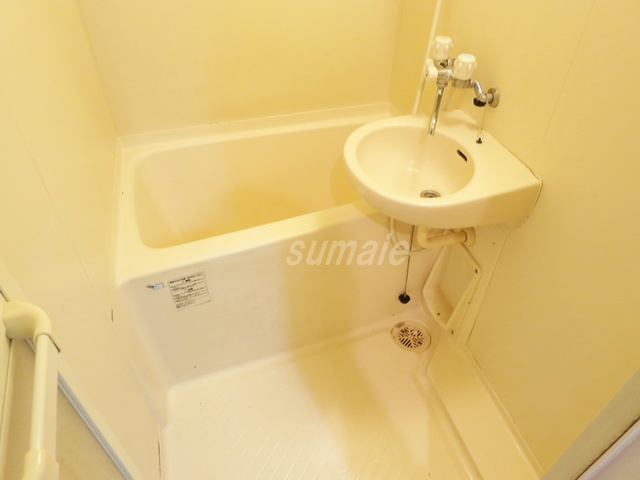 バス・シャワールーム　バス・トイレ別です！！