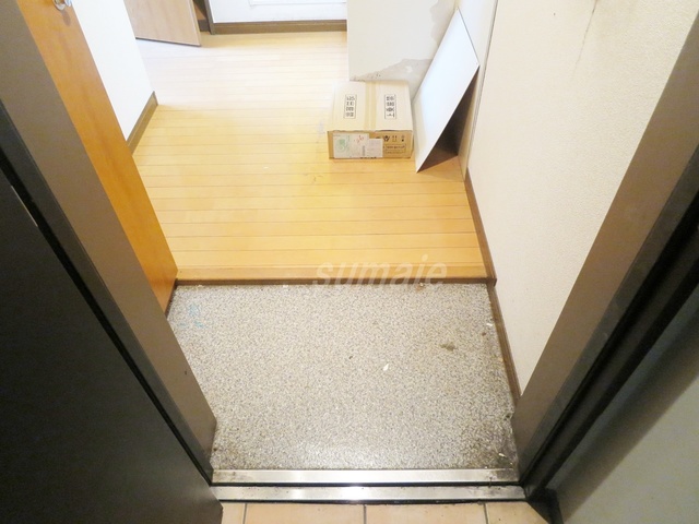 玄関　玄関前はコチラ！！