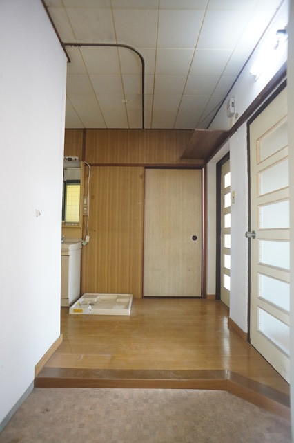 玄関　※内装リフォーム中です