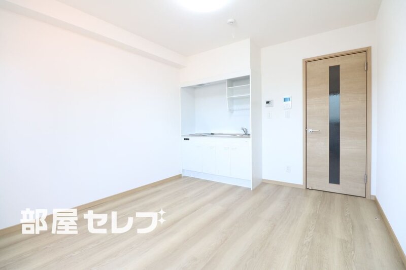 居室・リビング　３０３号室写真