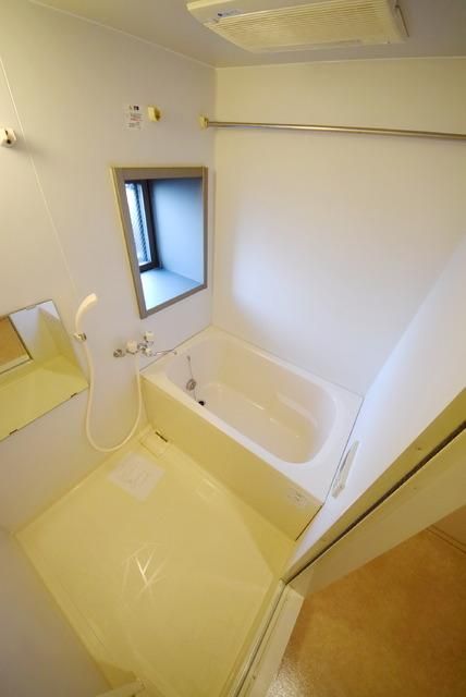 バス・シャワールーム　清潔感あるバスです