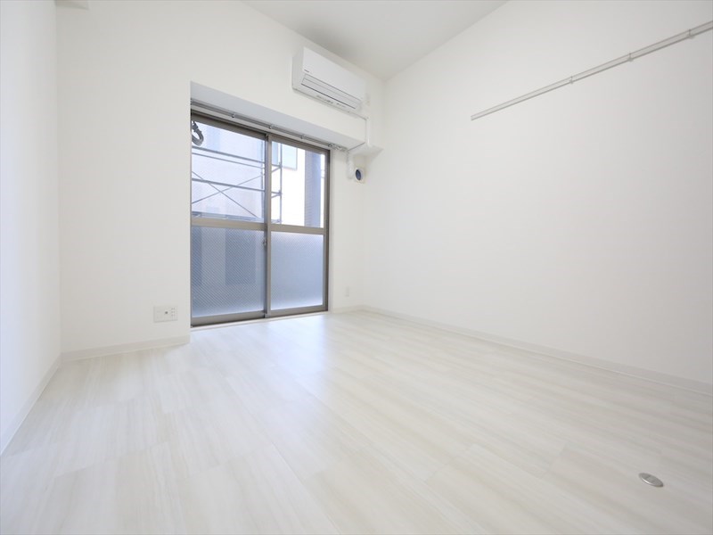 居室・リビング　洋室7.8帖　エアコン付　クローゼット付　バルコニー