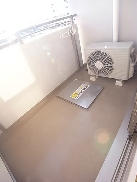 バルコニー　暖かな日差しのふりそそぐバルコニー